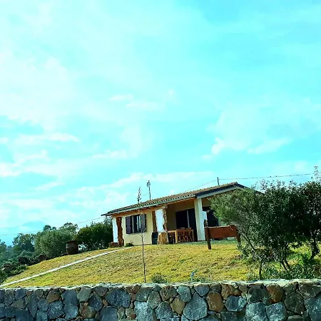 Cortesas - Villini Indipendenti In Mezzo Campagna E A Pochi Chilometri Da シャレー オロゼーイ