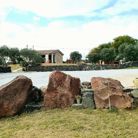 シャレー Cortesas - Villini Indipendenti In Mezzo Campagna E A Pochi Chilometri Da オロゼーイ